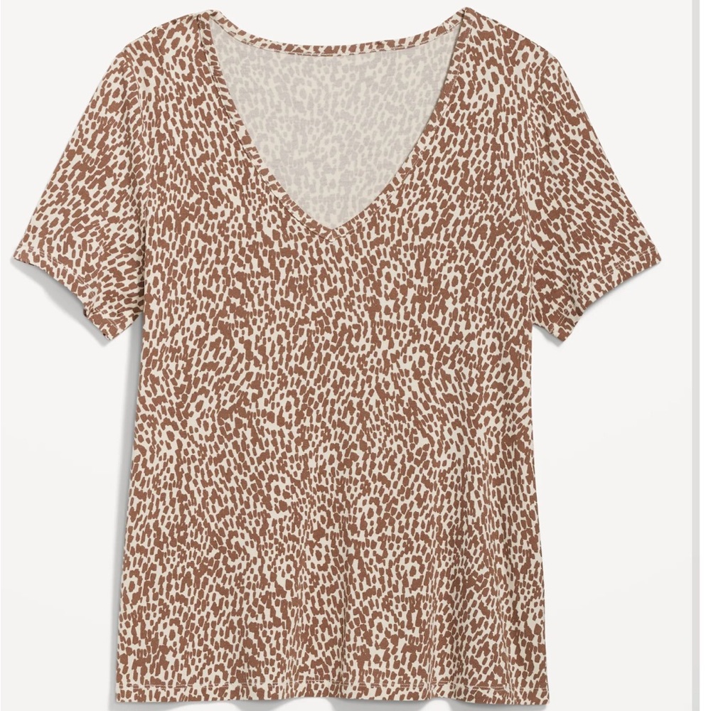 Old navy v-neck printed T-Shirt. Size med relaxed fit